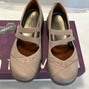 Aravon by New Balance